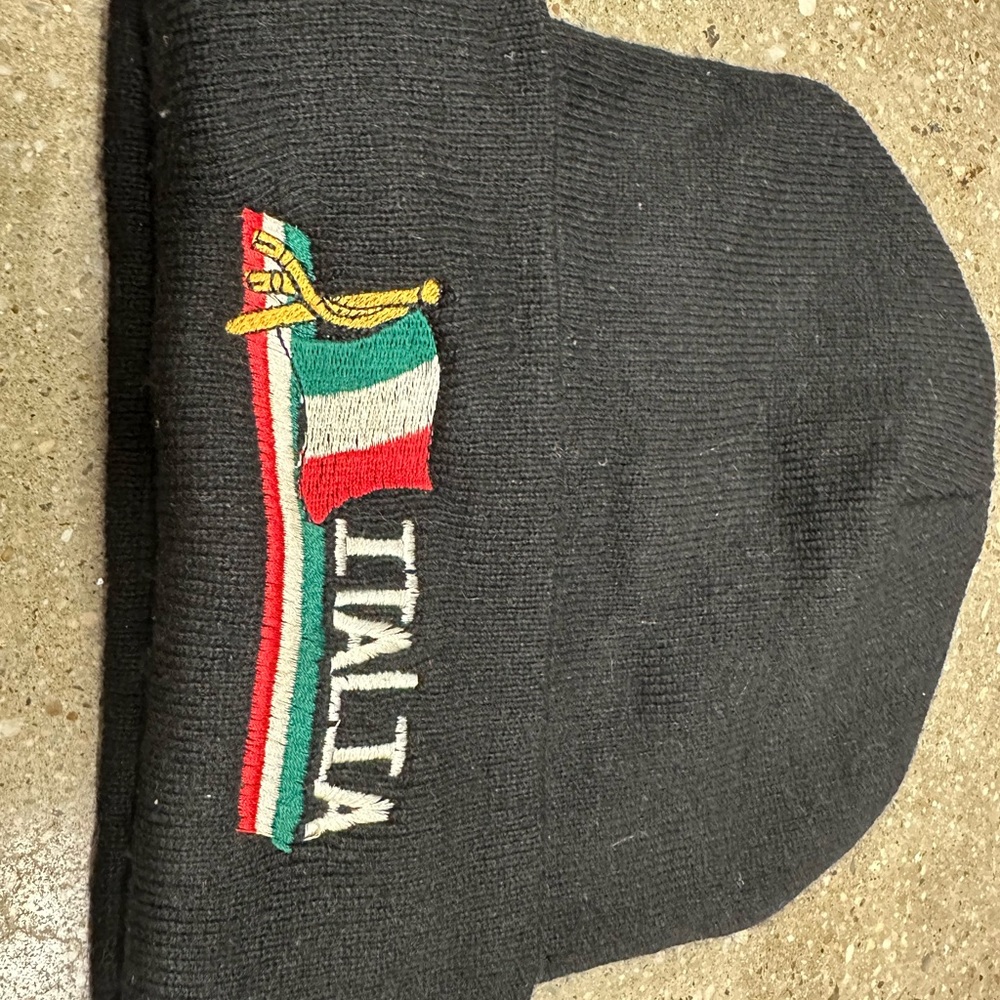 Very cute Italia winter knit hat